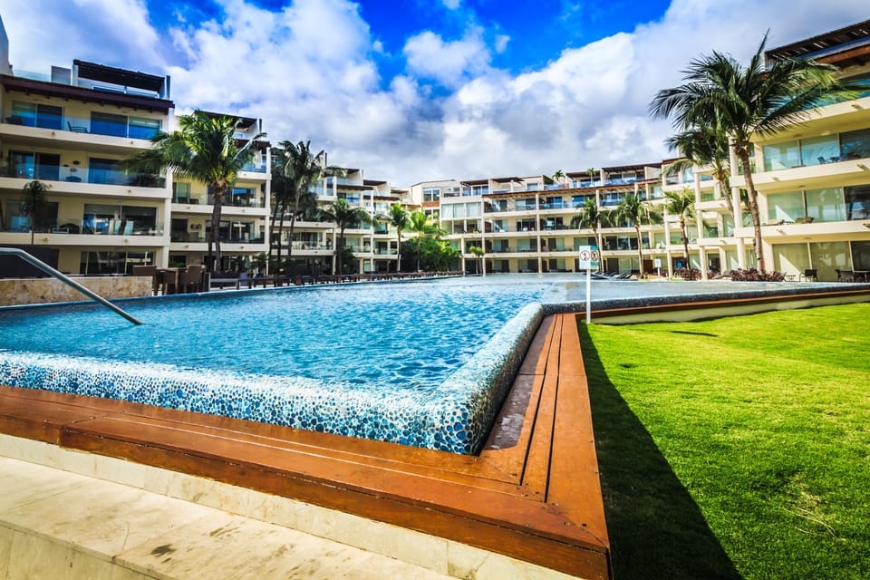 Ground level pool