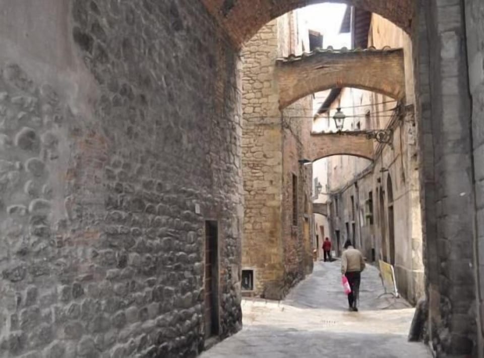 Medioeval pistoia street we like