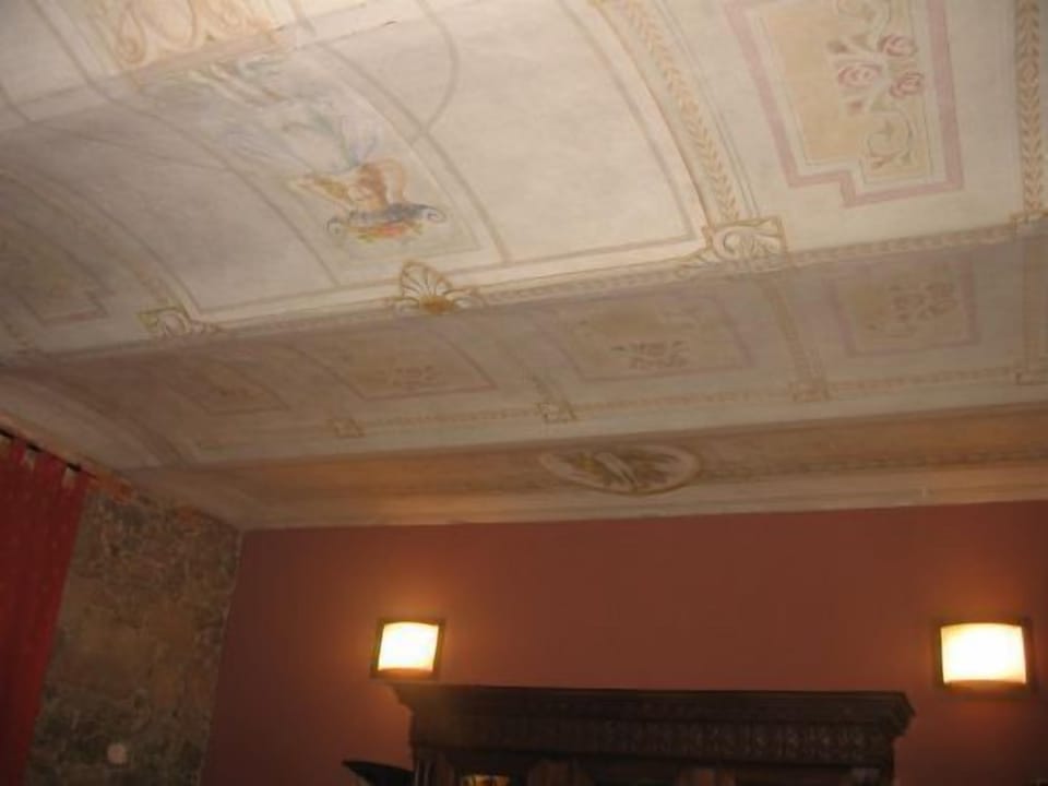 Ceiling detail in living room