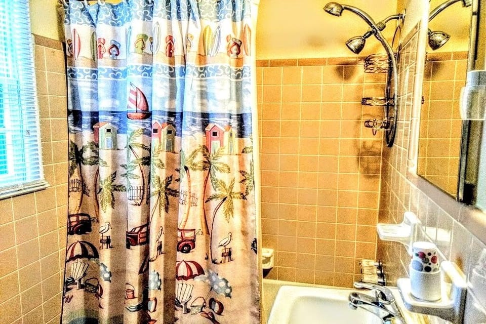 Full tub w/shower