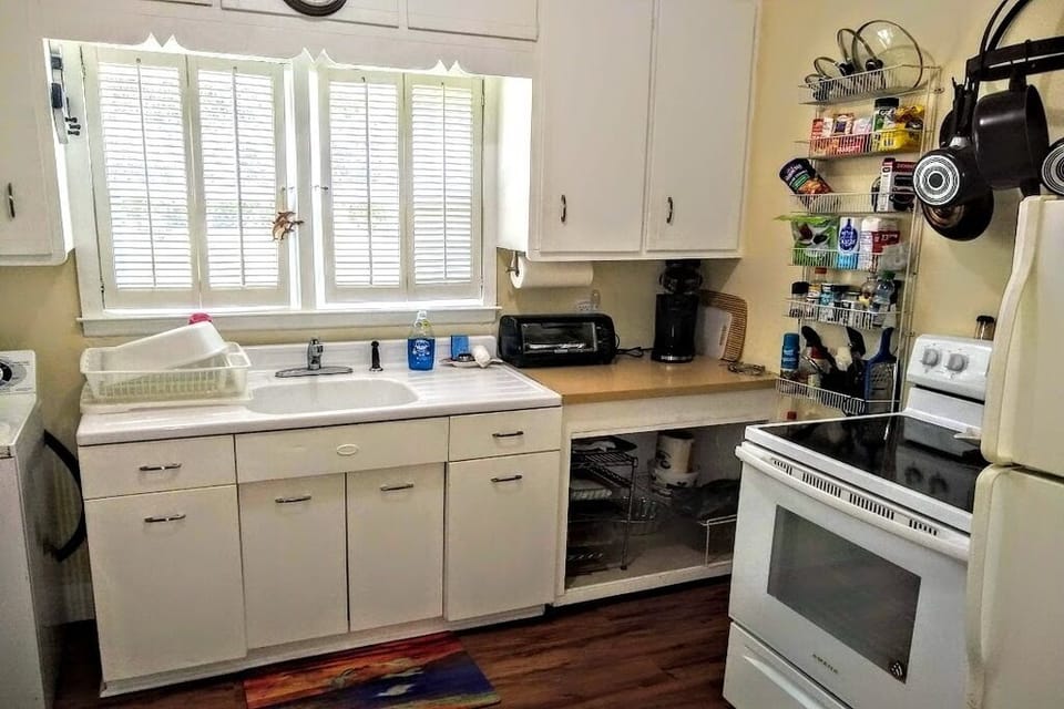 Cast iron farm sink