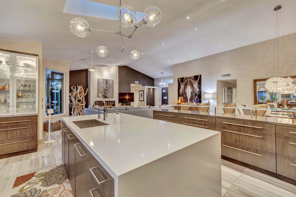 Exlarge entertainers kitchen.