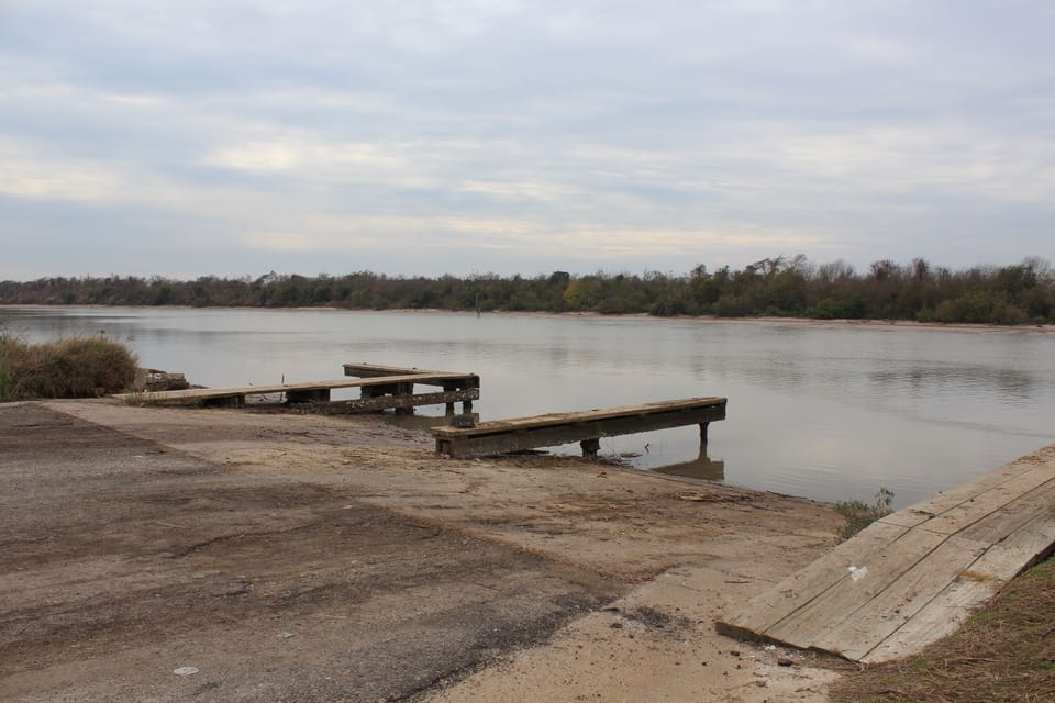 Second boat ramp on Colorado River with trailer parking, 1 mile from Beach Daze
