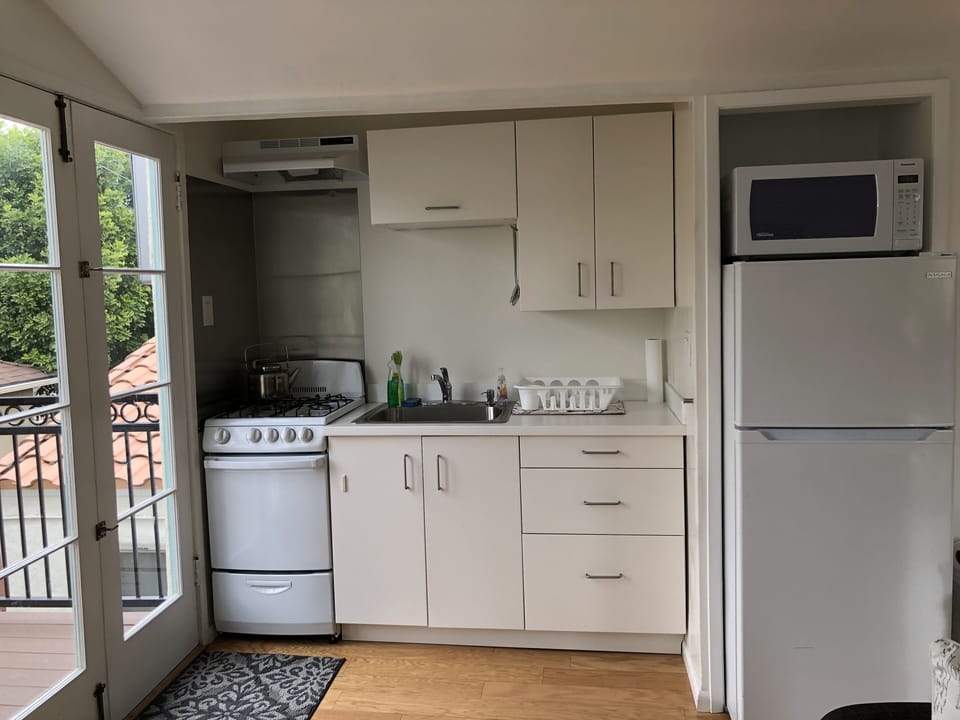 A fully equipped kitchen.