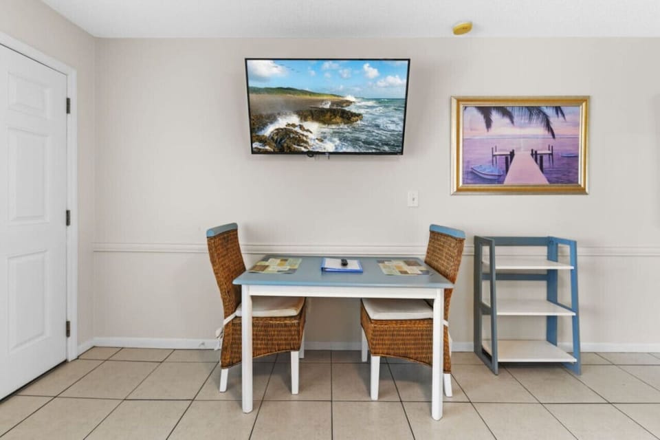 Dining Area/ TV