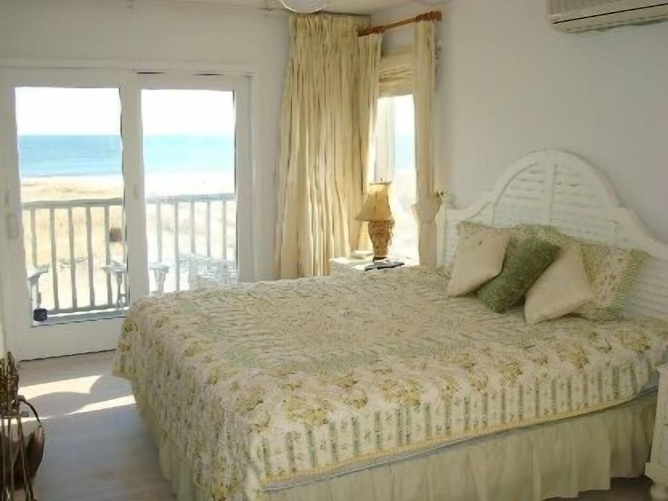 2 Master Bedroom Suites with King Beds and Balconies Overlooking the Ocean.