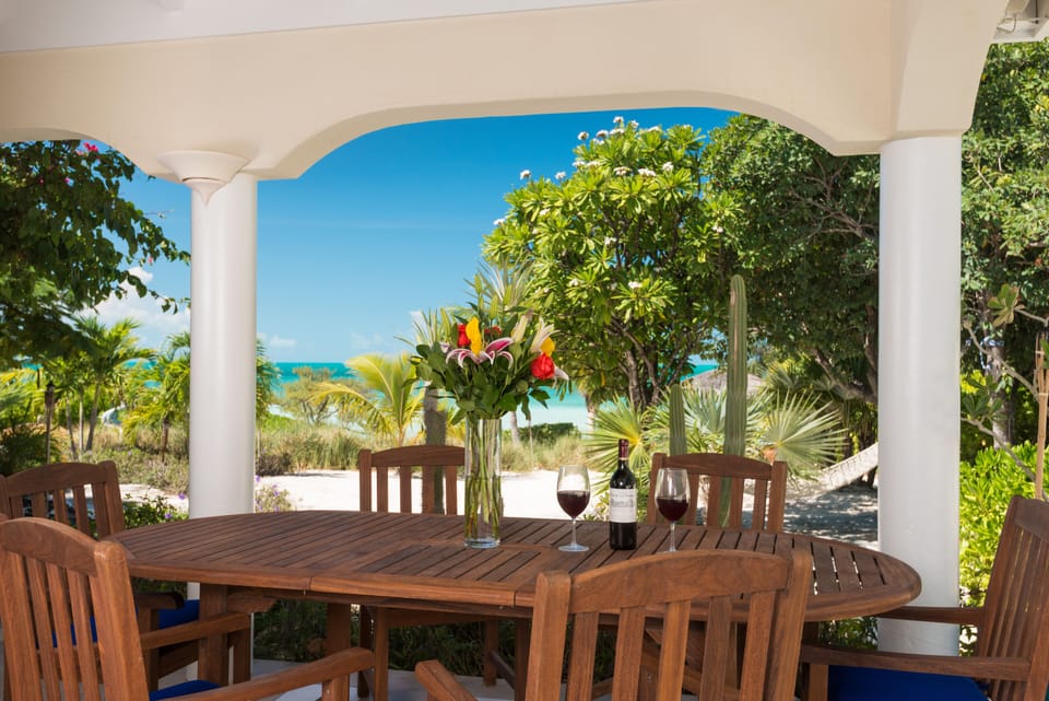 Poolside/beachfront dining for 6