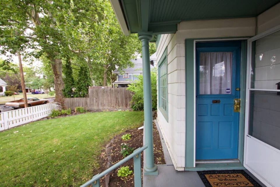 Front outdoor entryway