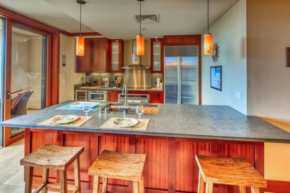 Eat in kitchen with Island