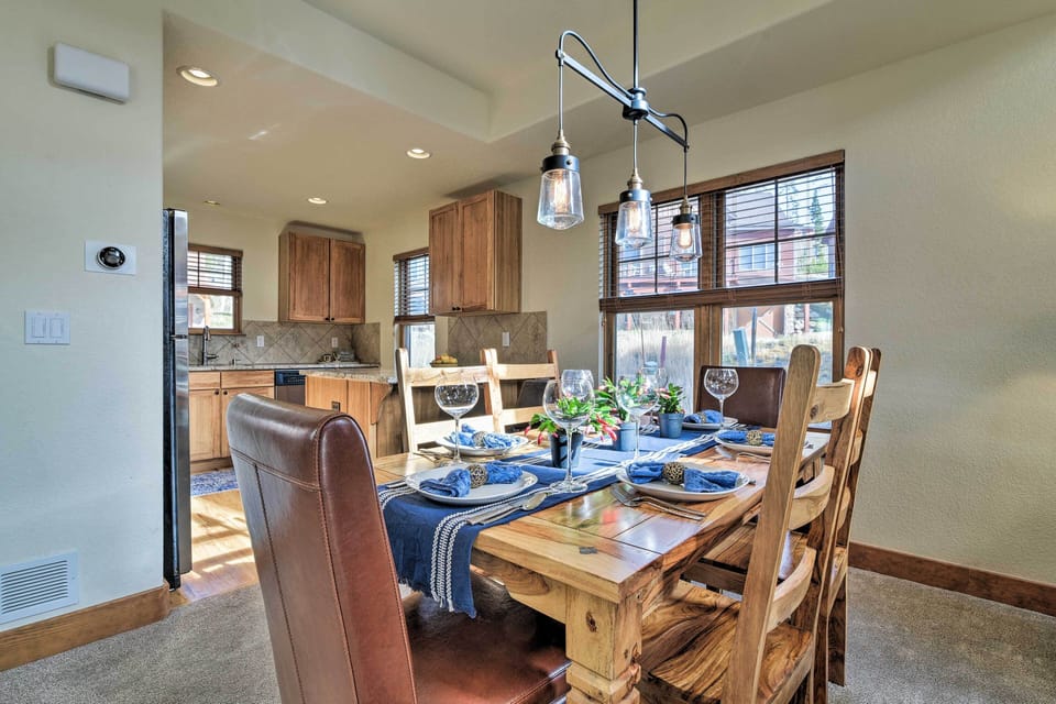 Dining Table | Dishware Provided
