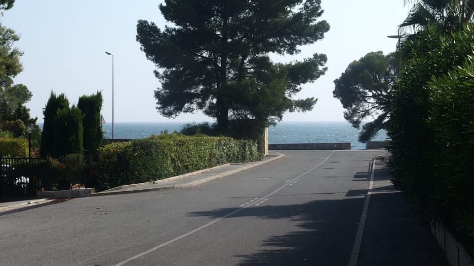 APT IDEAL FOR COUPLE WITH CHILDREN, WIFI, REVERSIBLE AIR CONDITIONING, GARAGE. Apartment in Saint-Raphael