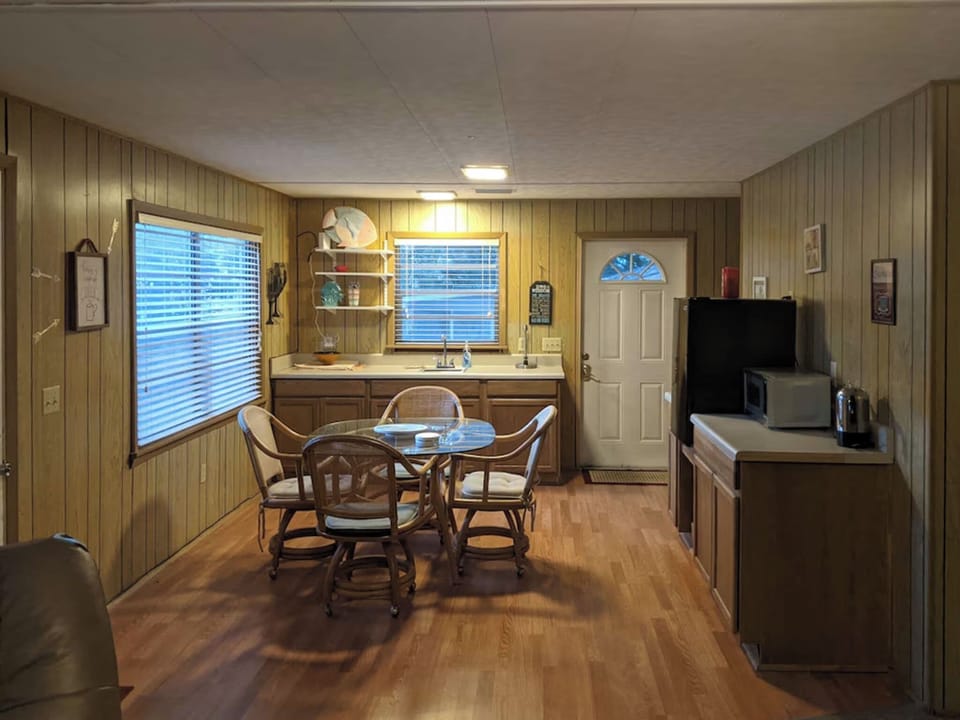 Dinette and Wet Bar in the Bedroom House...