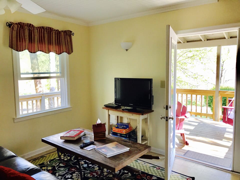 Jack's Place has a TV with a DVD player, DVDs for rent in the lounge!  