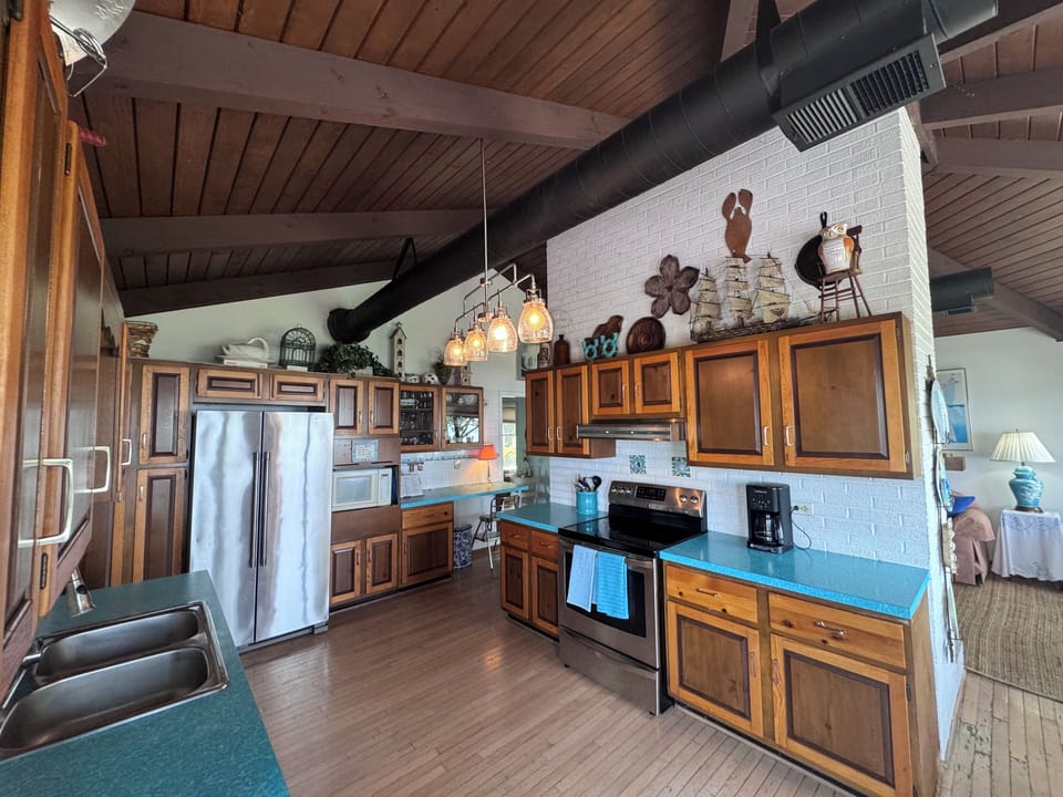 fully equipped kitchen
