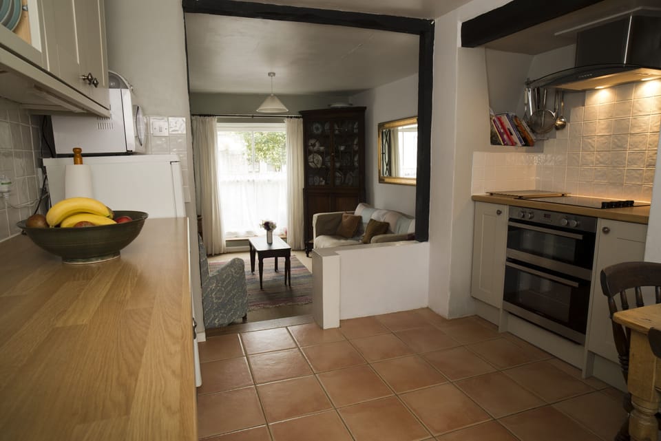 kitchen through to lounge