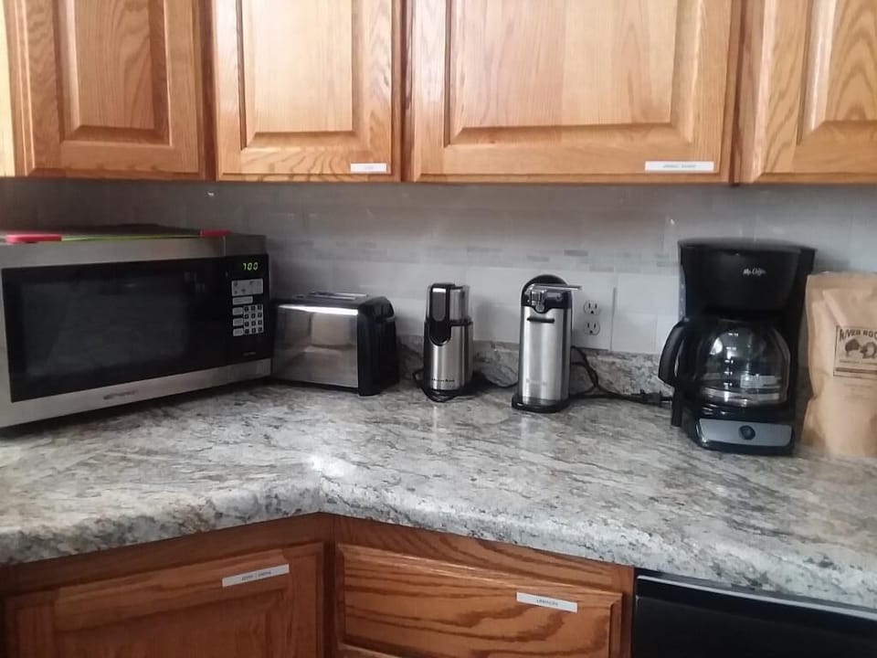 KITCHEN APPLIANCES (COFFEE GRINDER, CAN OPENER, TOASTER, MICROWAVE, COFFEE MAKER