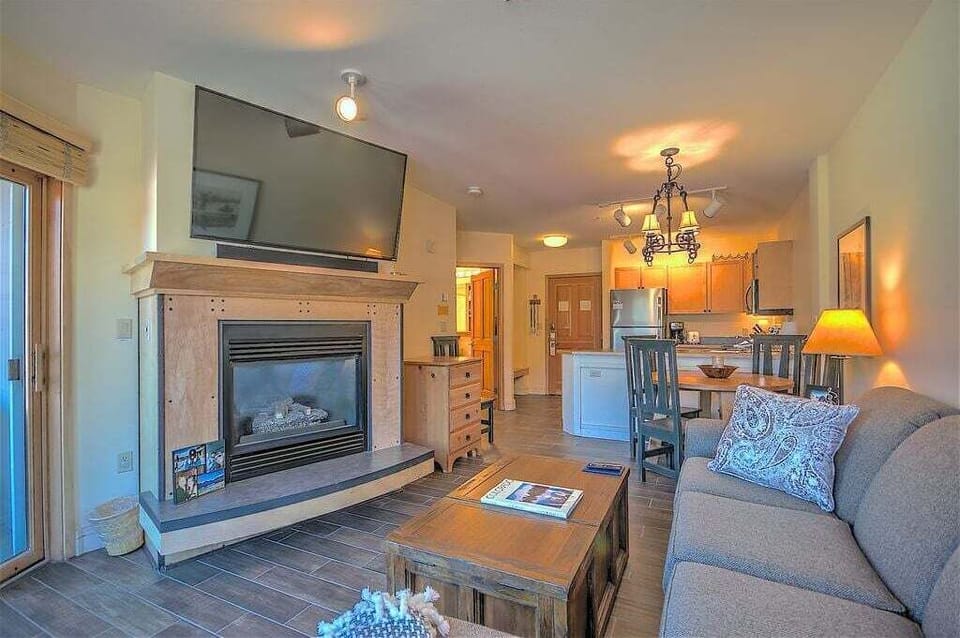 River Run Village 1 bedroom condo with an open floorplan