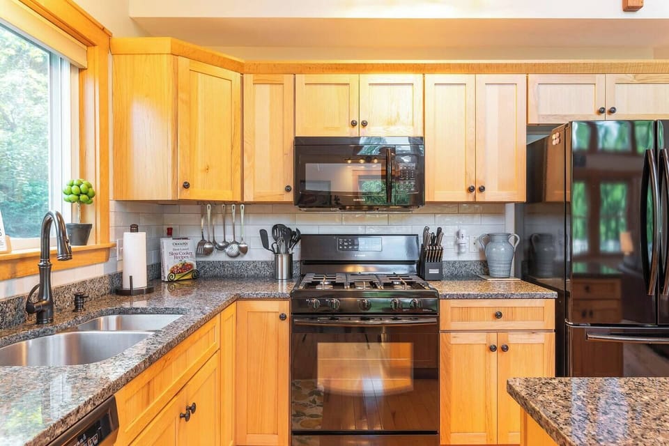 Fully stocked kitchen, including pantry items