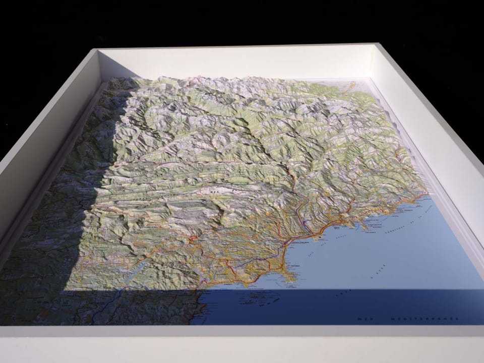 80x110cm raised-relief map of the Riviera and its mountainous backcountry.