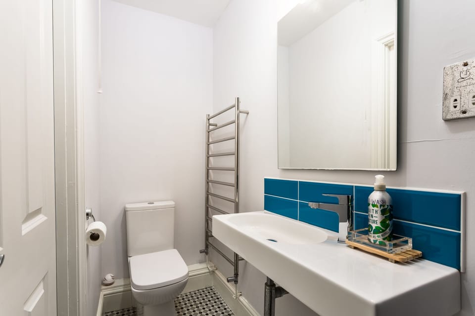 Second floor en-suite shower room, back double bedroom