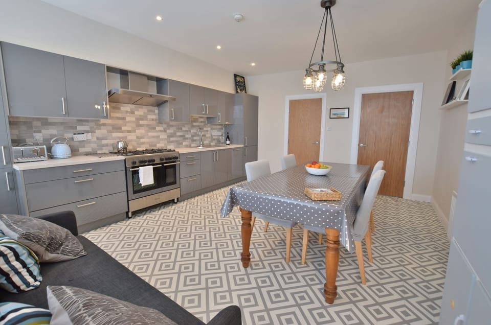 kitchen/dining/utility room