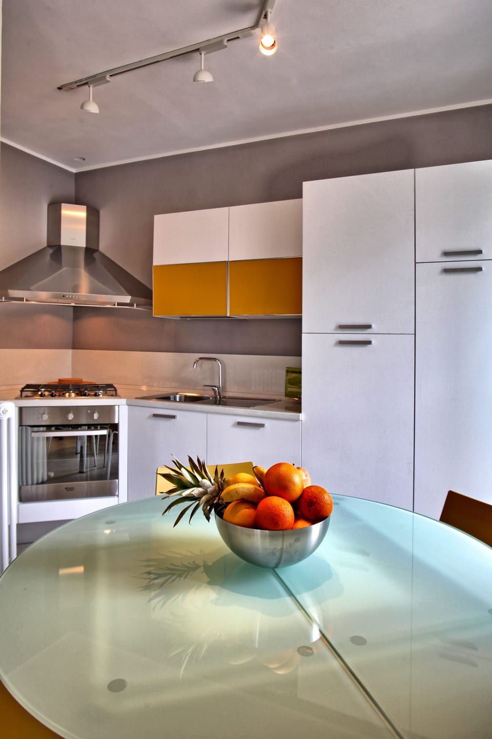 Dining/living room with an American kitchen