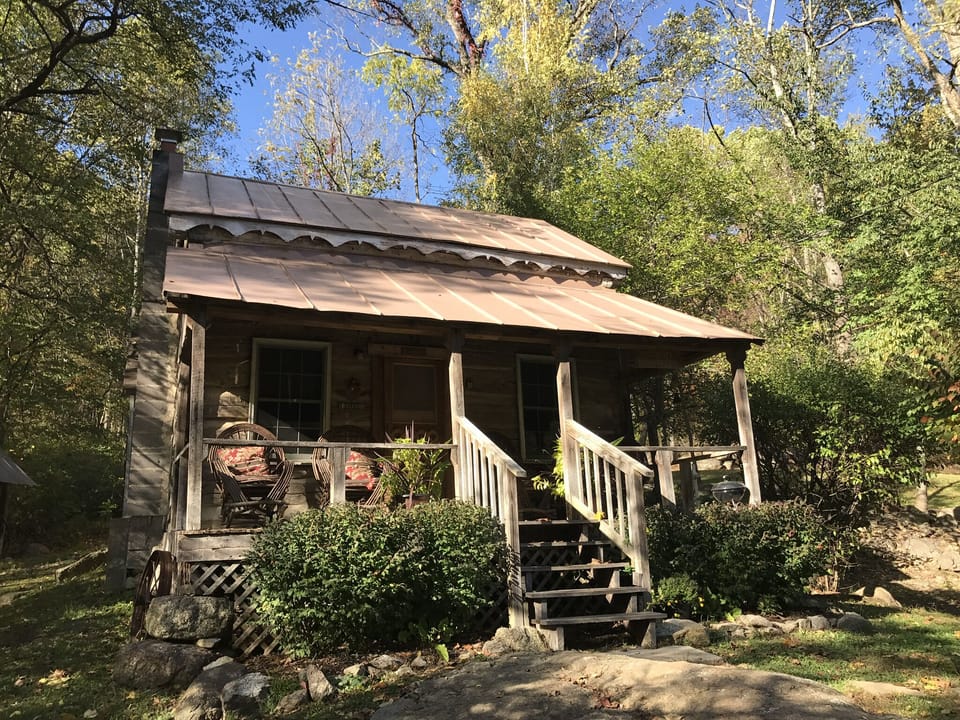 Annie’s is a sweet antique cabin tucked away on the mountain side 