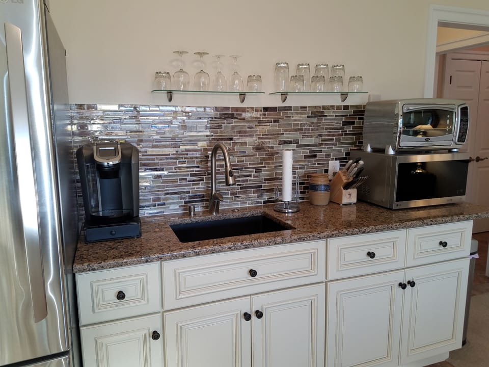 Kitchen, full refrigerator & freezer, Kuerig coffee  maker