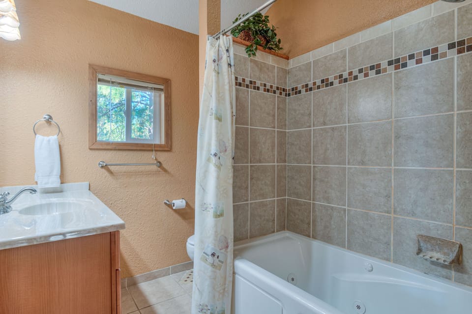 Jetted bath tub