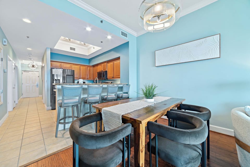 Breakfast bar and kitchen