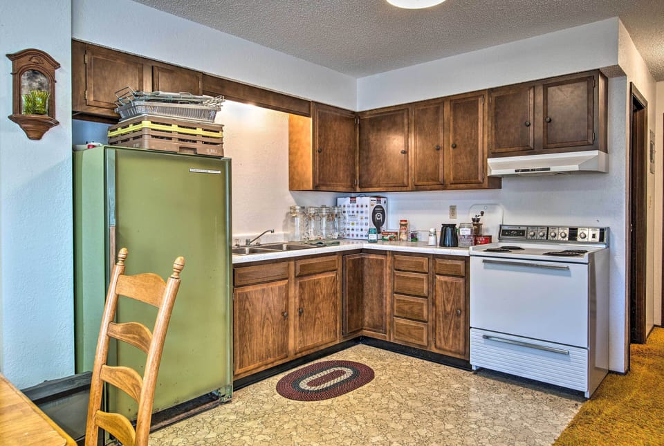 Whip up gourmet goods in the well-equipped kitchenette.