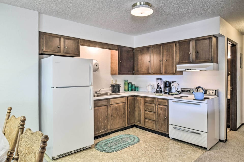 Whip up home-cooked meals in the well-equipped kitchenette.