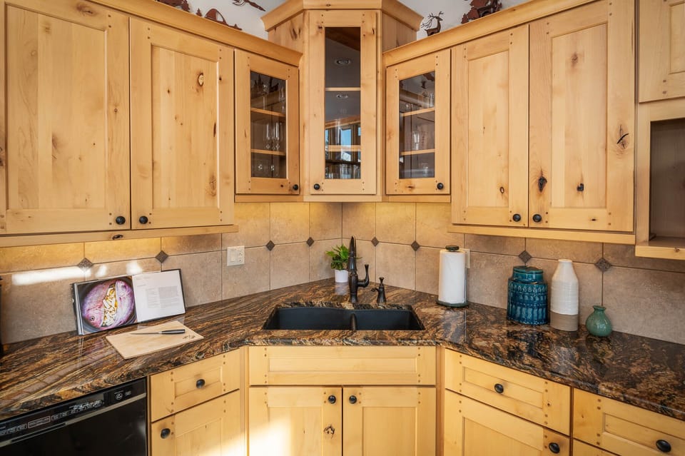 Plenty of counter space for the chef in your group