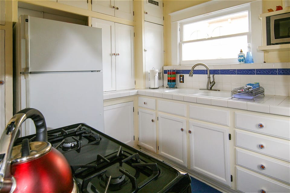 Tea kettle, coffee maker, pots n pans ~ everything you'll need to be at home