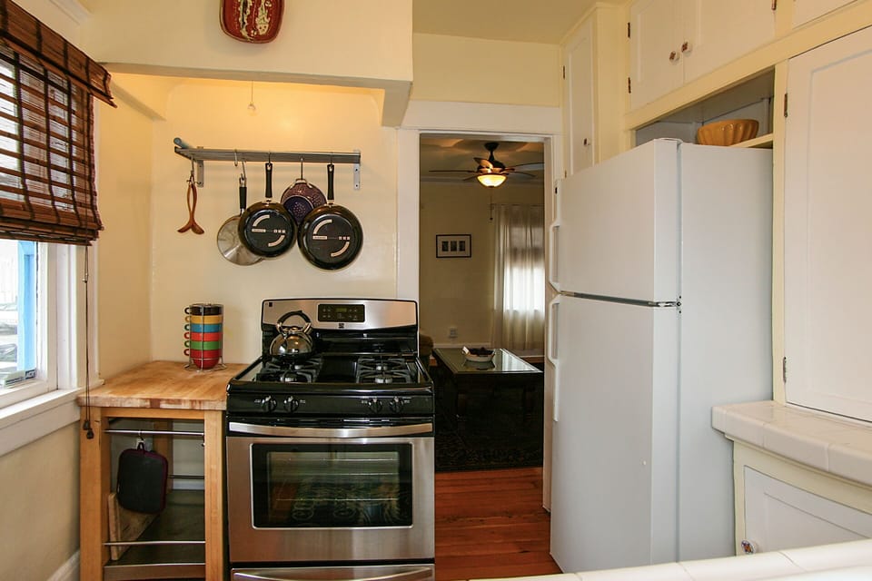 Fully Equipped Kitchen: microwave, coffee maker, blender, utensils,...