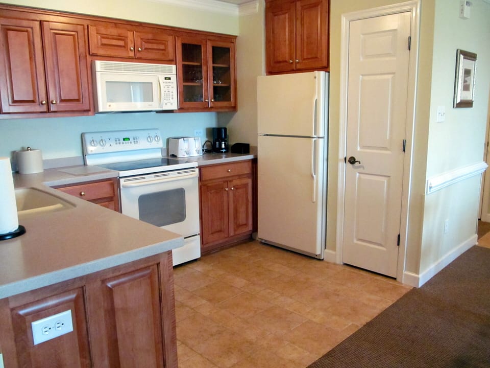 Kitchen includes up to date appliances plus dishwasher and washer dryer.