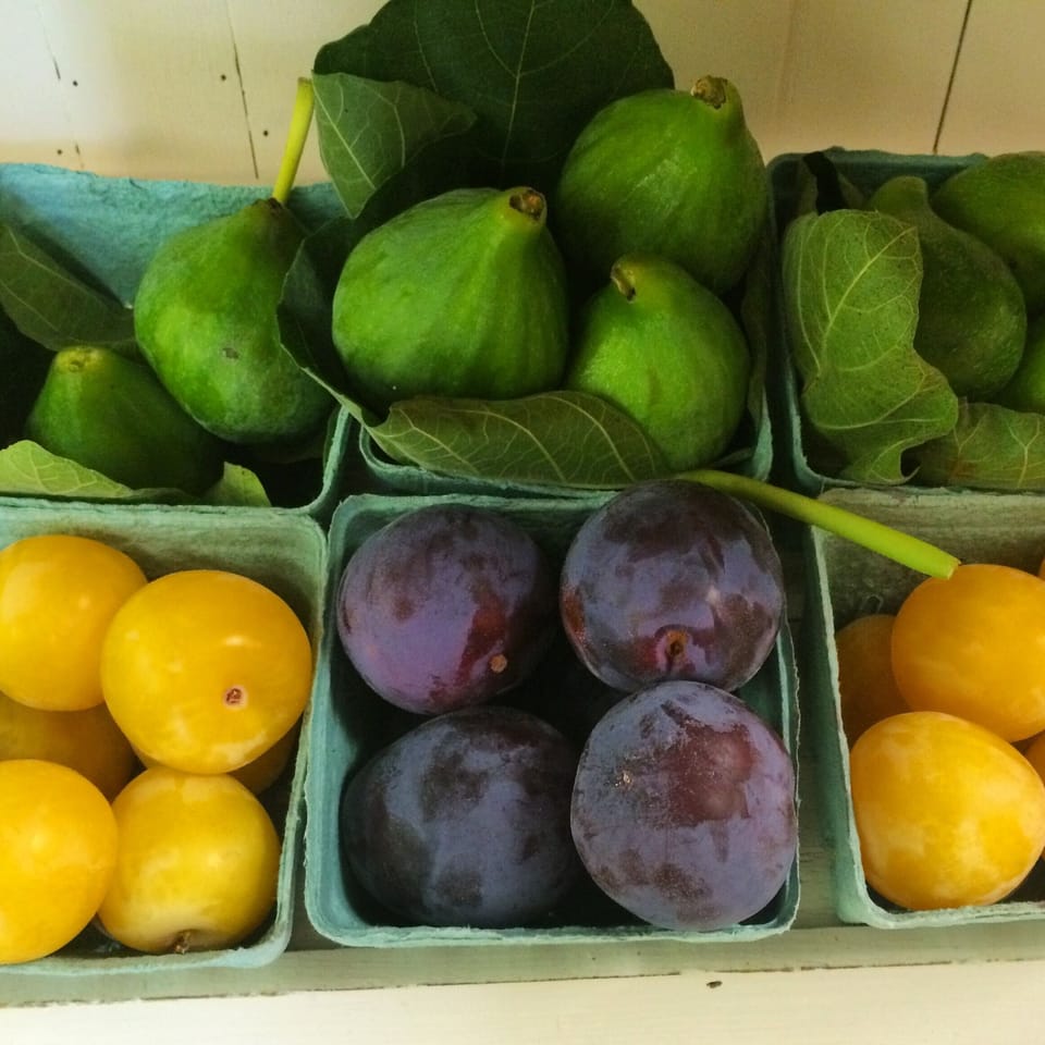 More Saturday Market..fresh plums and figs in summer..