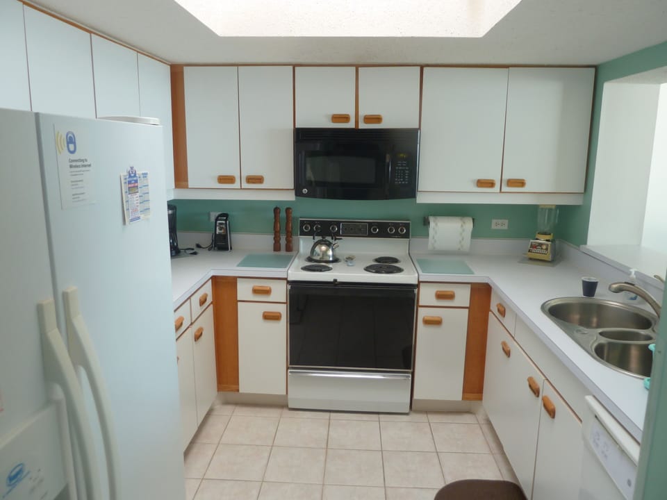 Kitchen Stove & Microwave