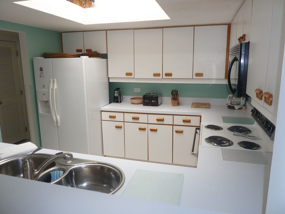 Kitchen * refrig. with water & ice dispenser