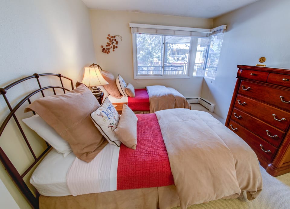 Twin Bedroom