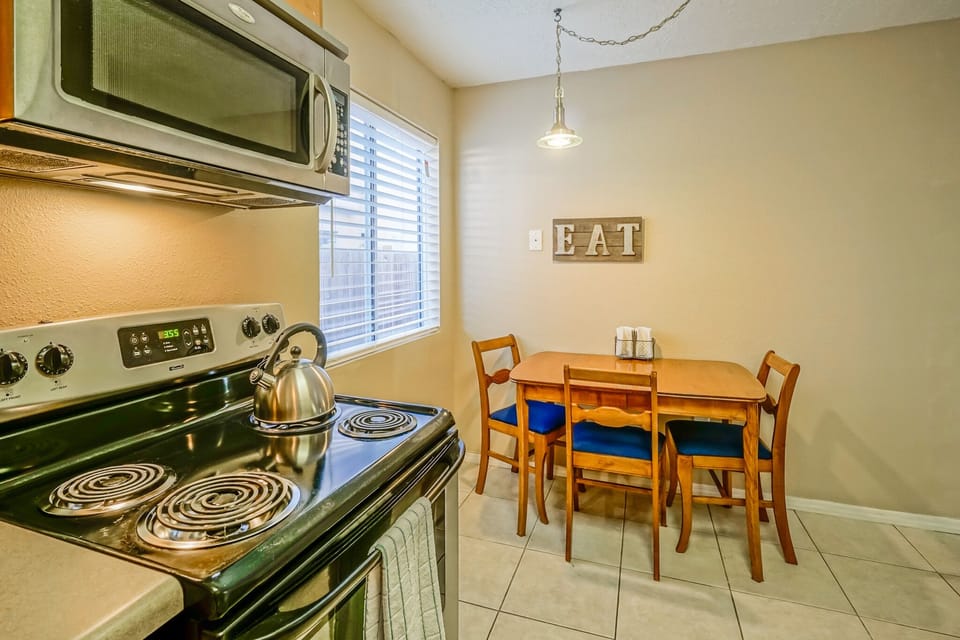 Dining area for 4