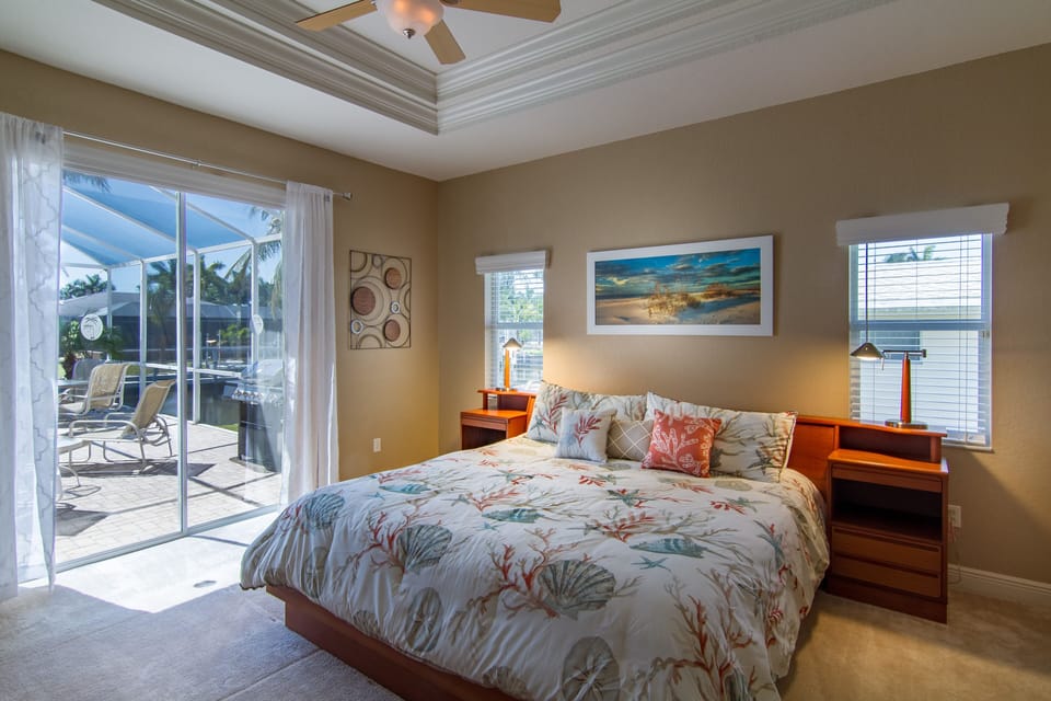 Master bedroom with lanai access