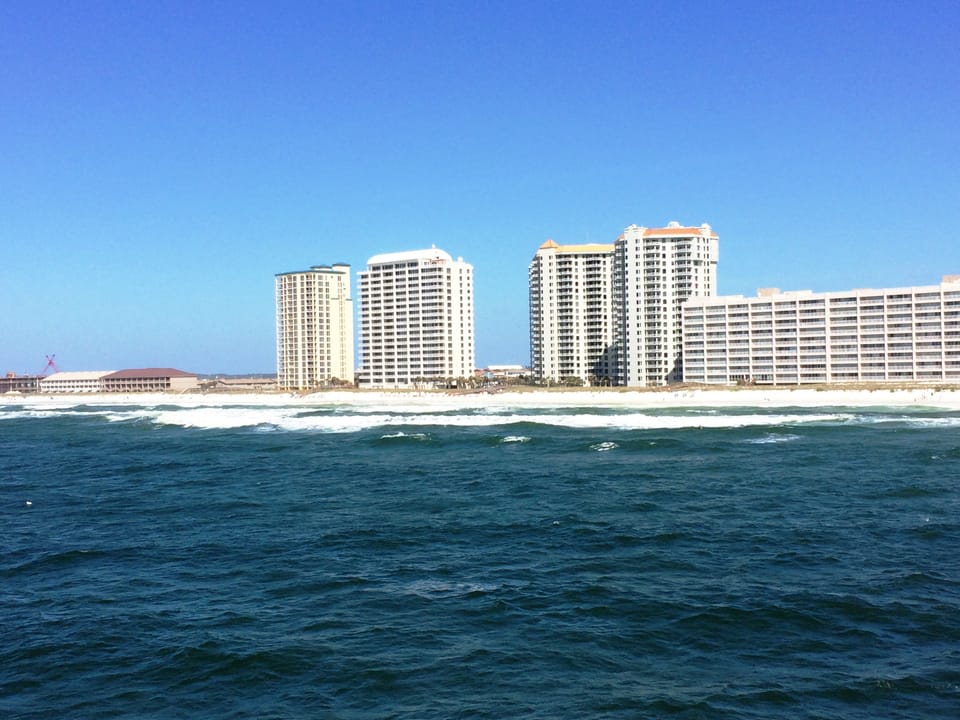 Beach Colony East Resort, Located between Destin and Pensacola Beach