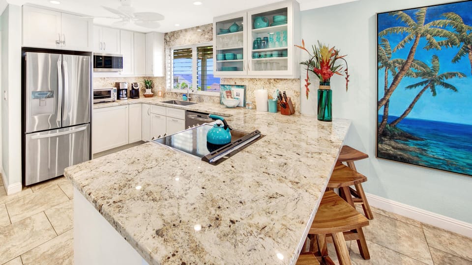 Kitchen with Large Breakfast Counter. Seating for Four
