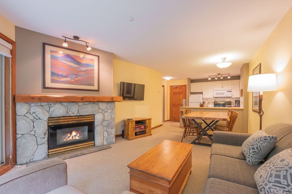 Living room: Pull out sofa