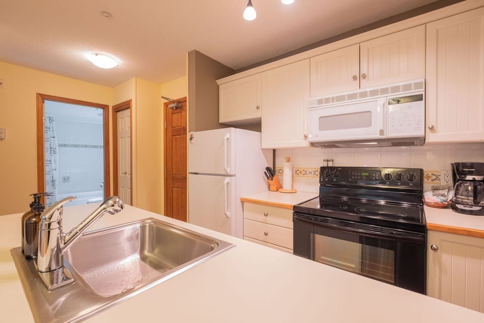 Full kitchen