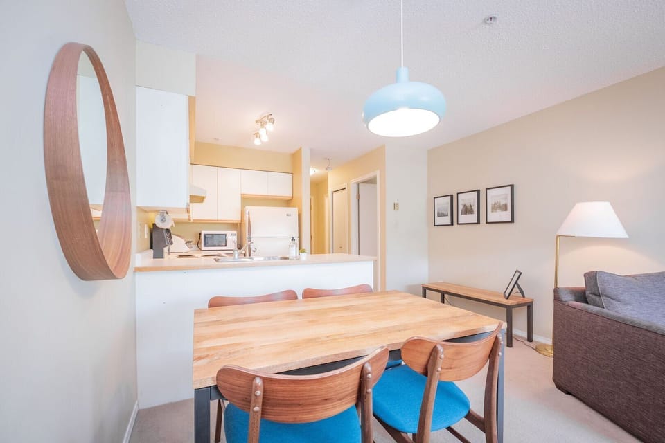 Dining area: Seats four people