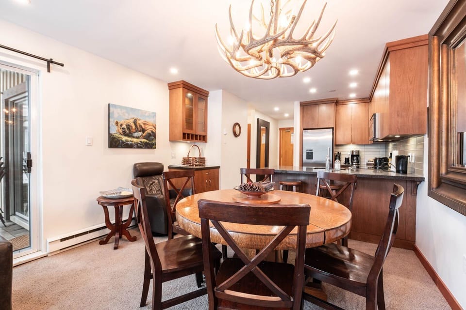 Dining area: Seats six people