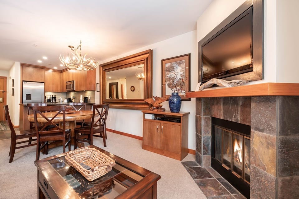 Living area: Gas fireplace
