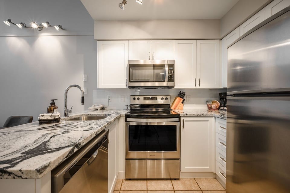 Fully kitchen: High-end appliances
